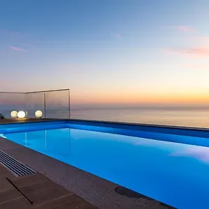 am-house-ii-luxury-holidays-home.madeira-islandshotels.com/